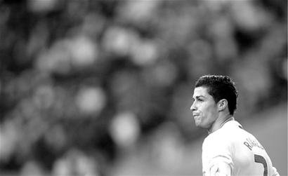 斯帕莱蒂：丢球前踢得像教科书一样死板；伊尔迪兹在顶级之上