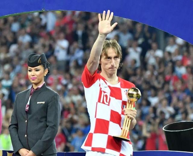 罗马诺：曼联已与内维斯的经纪人交谈，但还没有和新月正式谈判（罗马诺：曼联已接触内维斯经纪人，暂未与新月展开正式谈判）