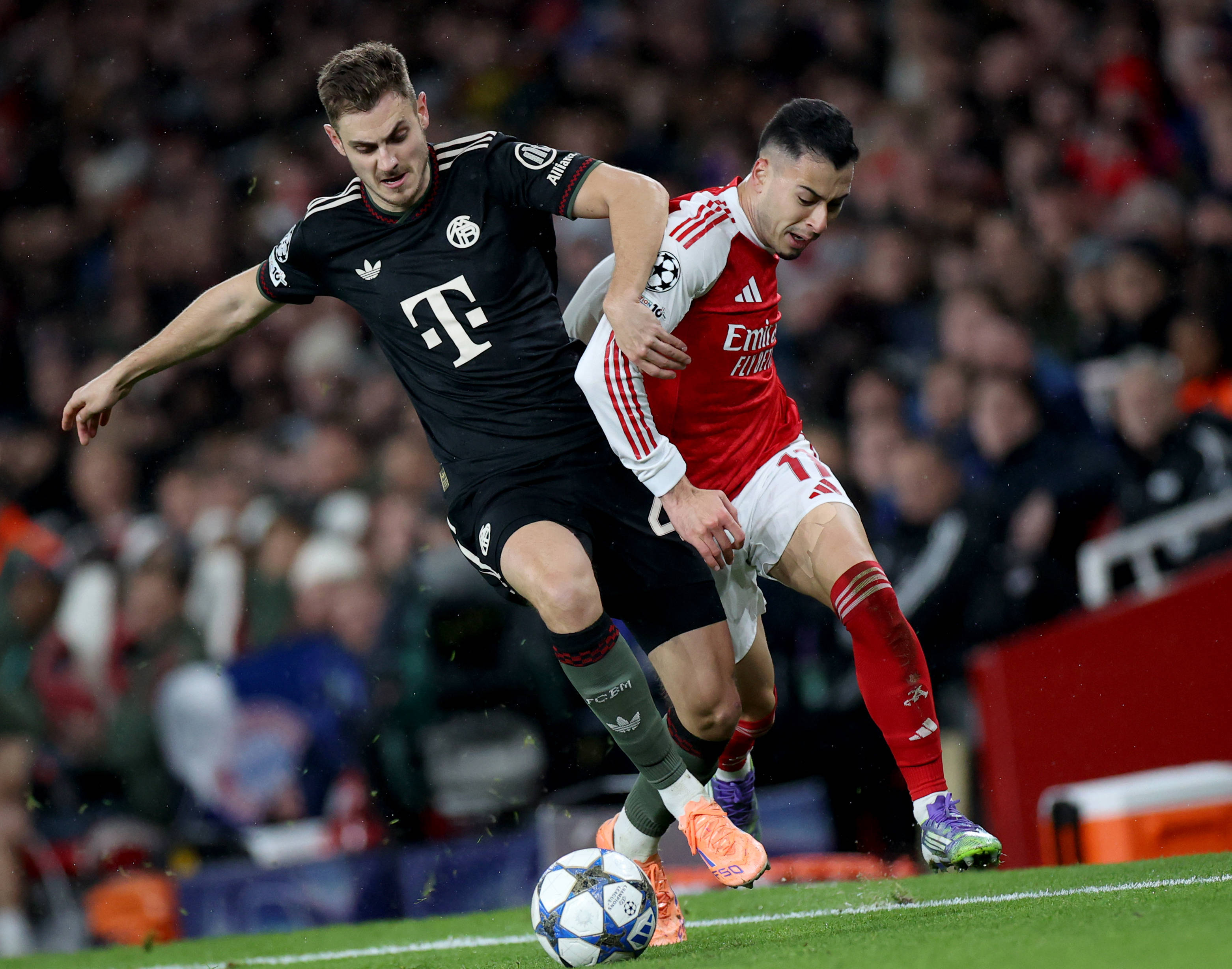 体坛：蒯纪闻左臂疑似骨裂，熊猫杯后U22国足多人受伤（体坛报道：蒯纪闻疑似左臂骨裂，熊猫杯后U22国足多名球员受伤）