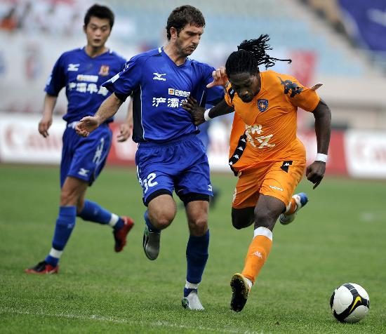 杨瀚森出战35分09秒，14中7砍下20分7板7助2断2帽