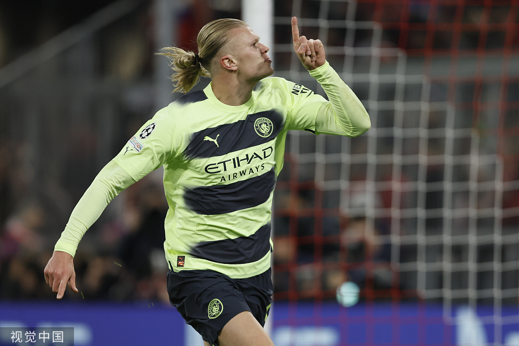 足球中超球队旅程曝光，航班延误引不满（中超球队出行细节流出，航班延误惹不满）