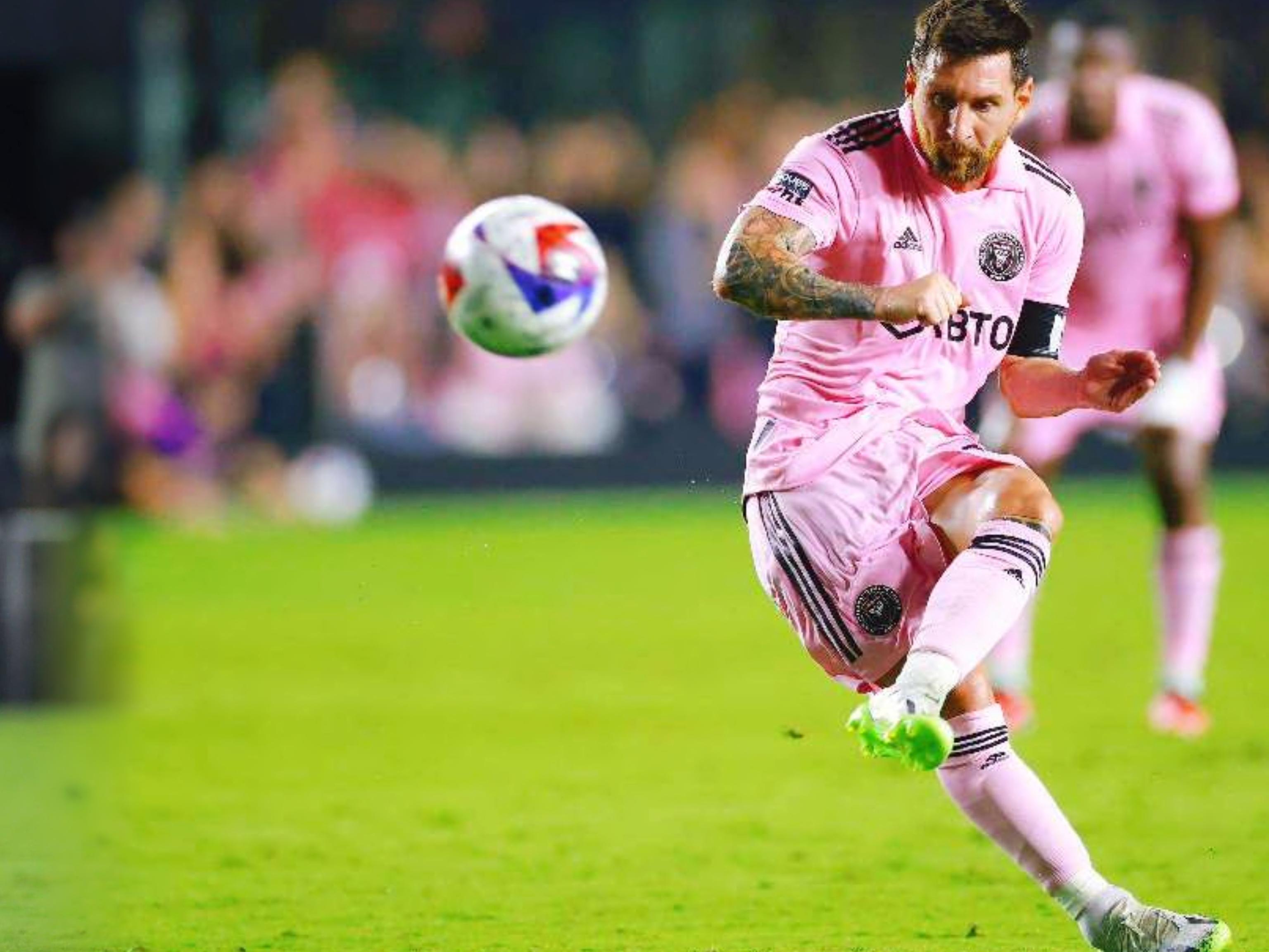 东契奇和里夫斯成1971年来湖人首对同砍35+的后场组合