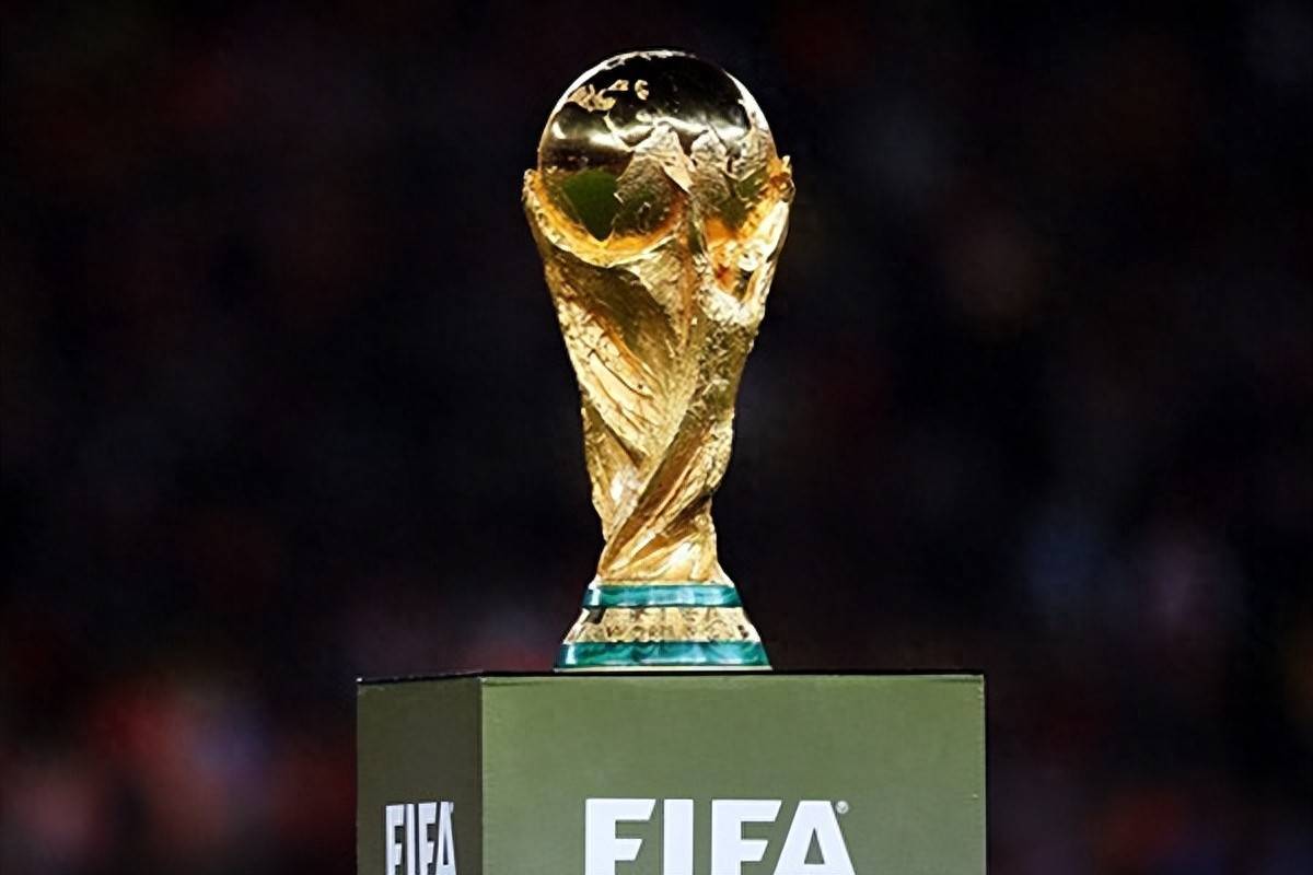 欧洲足球疯狂夜：拜仁造惨案，曼城大胜切尔西爆冷（欧洲足坛沸腾夜：拜仁横扫酿大比分，曼城狂胜，切尔西上演爆冷）