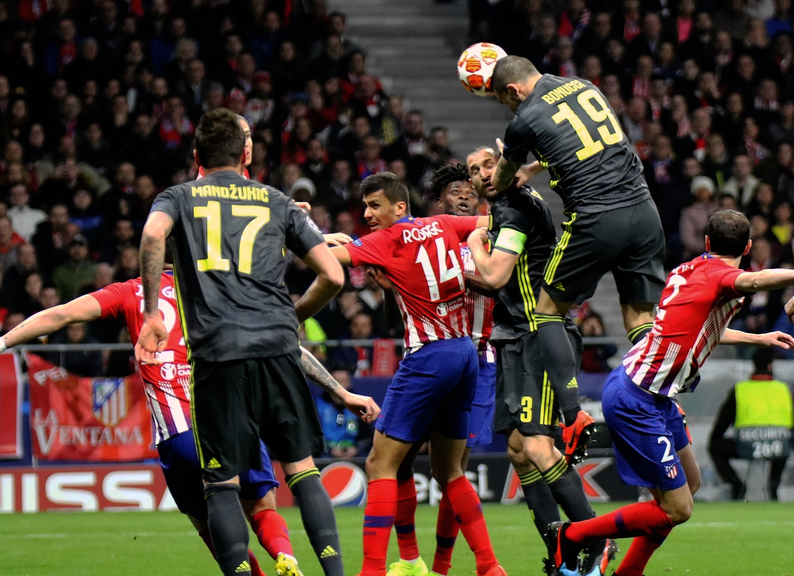 五大联赛收官!英超末轮前瞻：争五大戏曼城占优（五大联赛谢幕！英超收官战前瞻：争冠焦点，曼城握先机）