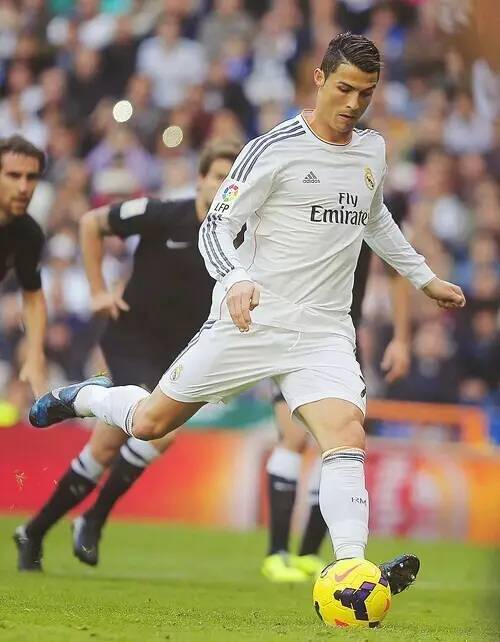 英超前瞻：利兹联连续三轮不败逃出降级区，水晶宫遭遇体能难题（英超展望：利兹联三轮不败脱离降级区，水晶宫陷入体能困局）