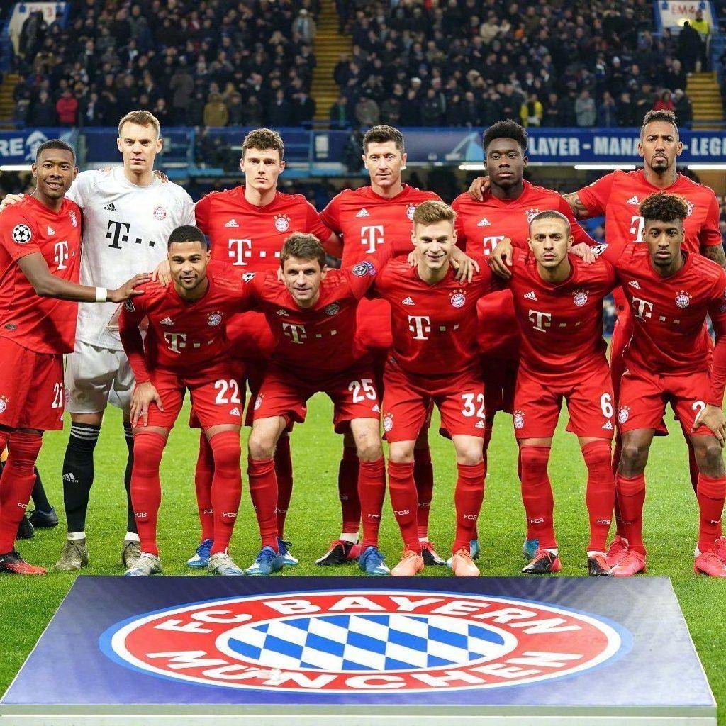 成都蓉城教练组现场观战中韩战，徐正源、金亨镒在场